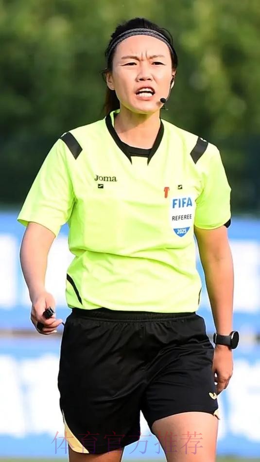 新华社:女足世界杯丨中国裁判亮相女足赛场 新华社:女足世界杯丨中国裁判亮相女足赛场
